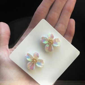 Last pair! 🆕 floral iridescent acrylic stud earrings